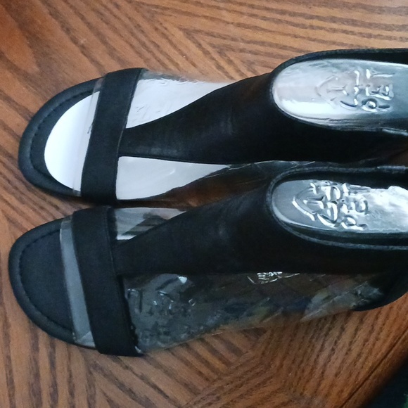 Woman's  Franco Sarto size 7 black sandles - Picture 3 of 8